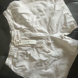 Imogene + willie beige shorts.